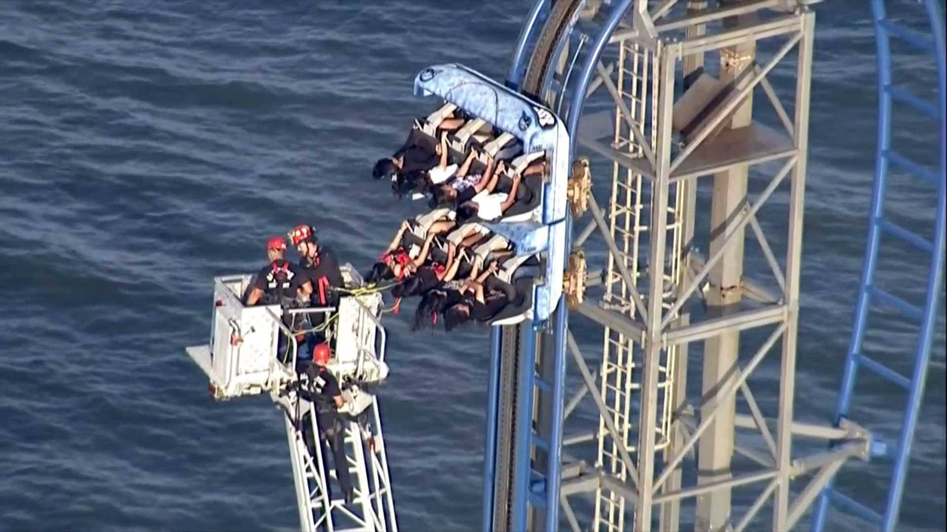 8 students on field trip rescued from near top of Texas roller coaster WDSU