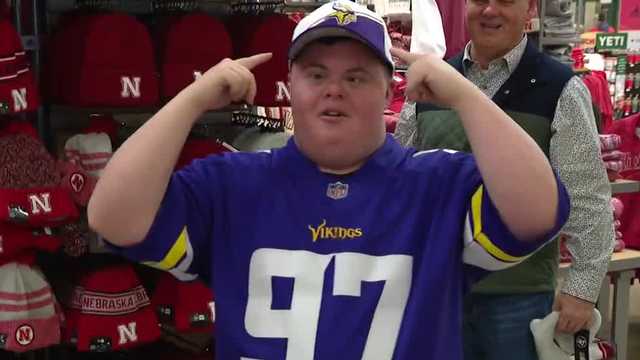 Kids with developmental differences treated to shopping spree by Omaha native NFL player - Vimarsana News