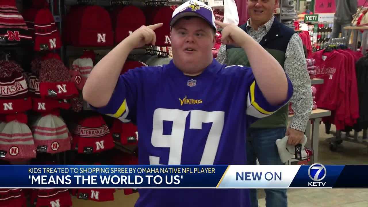 'Means the world to us': Omaha native NFL player treats kids with developmental differences to shopping spree
