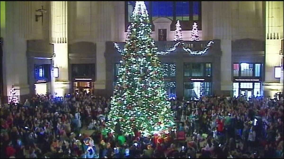 Union Station tree lighting growing tradition