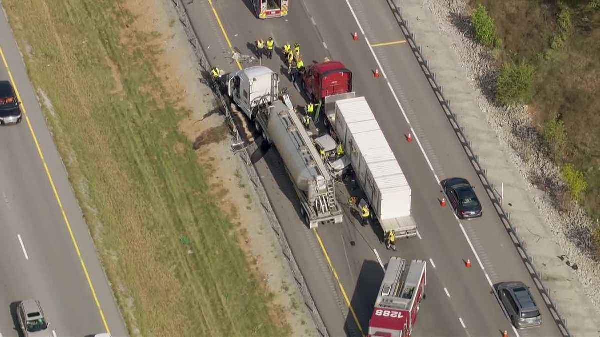 All lanes closed on I71 N near Gene Snyder due to crash