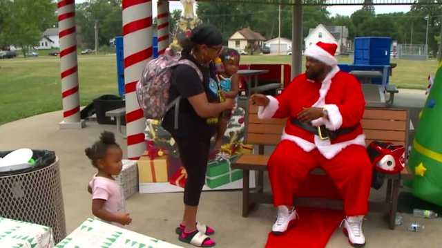 Santa comes to town 6 months early in Iowa - Vimarsana News