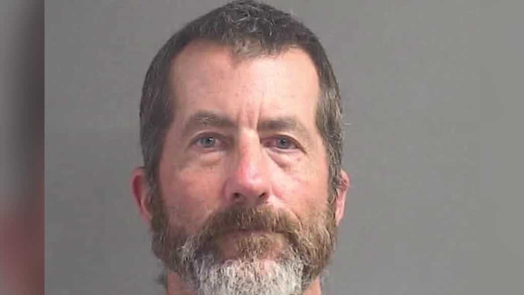 Man accused of scamming students faces victims at Daytona Beach airport