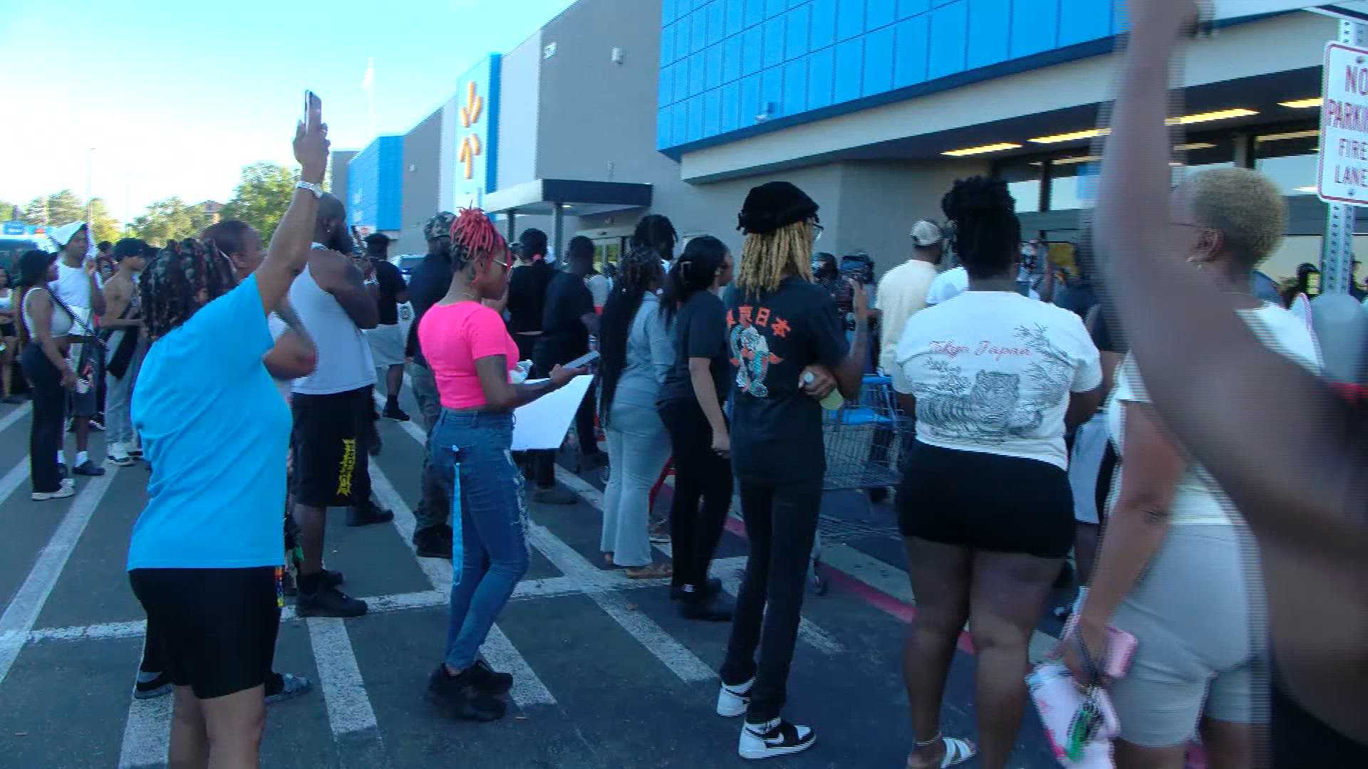 1-year-old killed after Mississippi officer fires at vehicle during Walmart shoplifting response