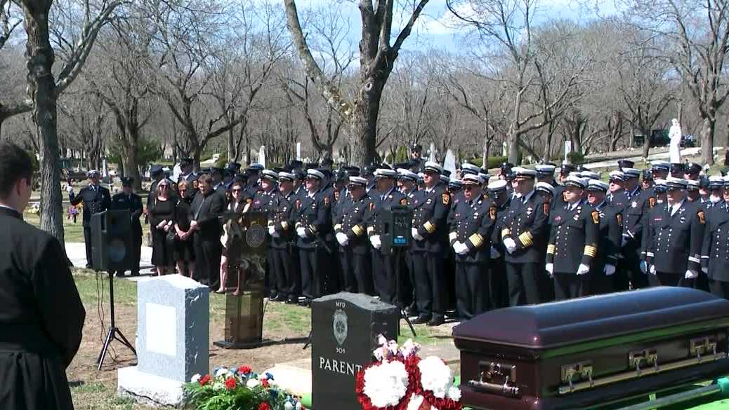 Community pays respects to former Manchester fire Chief Andy Parent