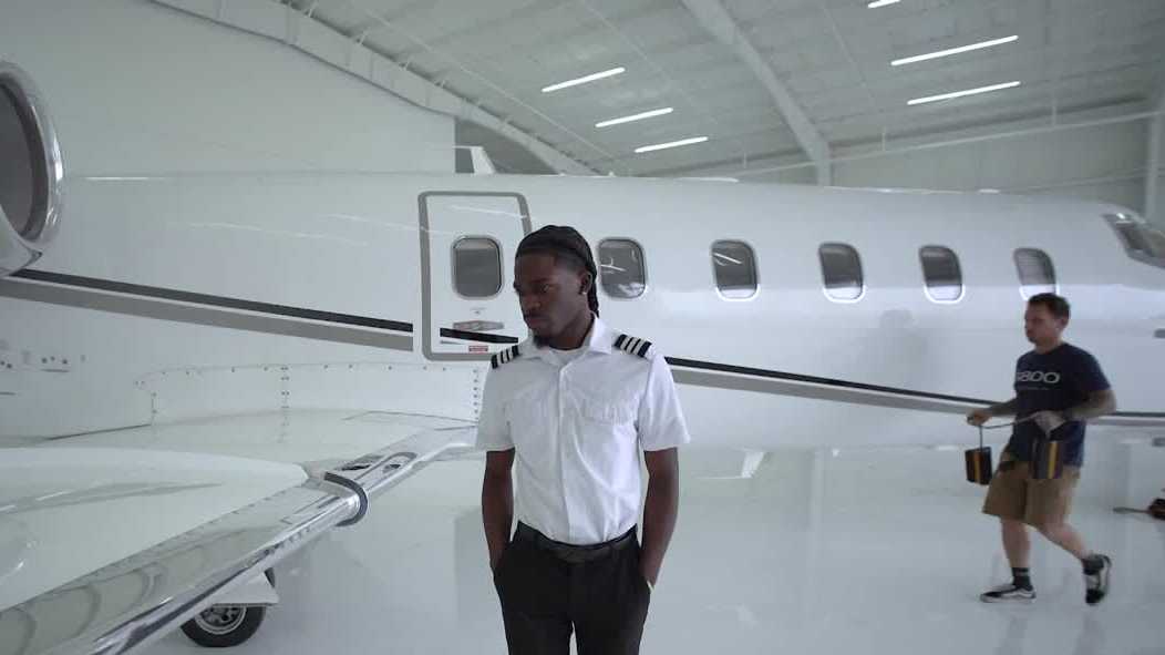 20-year-old Fort Myers pilot inspires with his audacity to dream big - WBBH