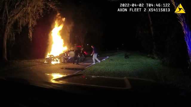 WATCH: Florida deputies, good Samaritan rescue man from burning car - Vimarsana News