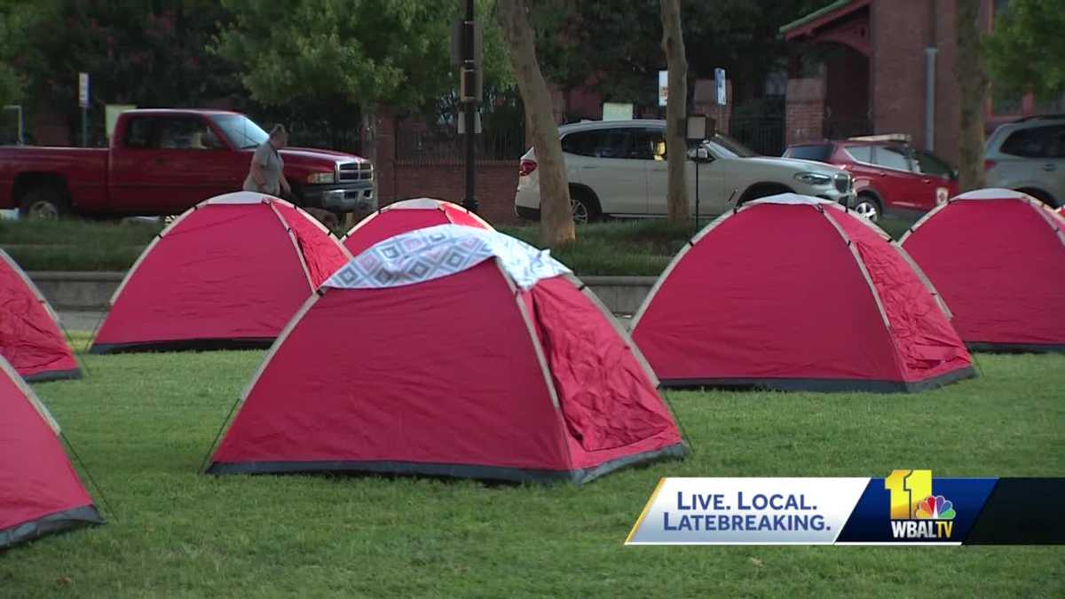 Homeless advocates hold demonstration in front of City Hall