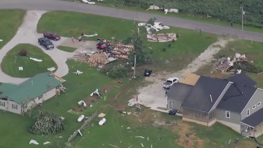 Southern Indiana residents continue cleanup after storm