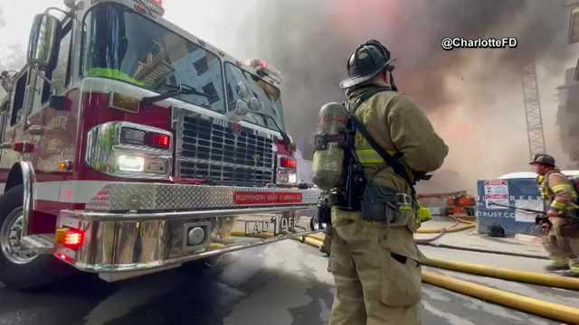 North Carolina: Firefighters battling massive construction site fire in Charlotte - Vimarsana News