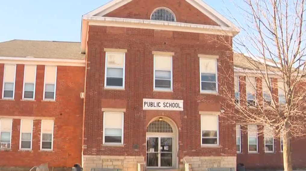 KCCI Investigates: Iowa town preserves 1848 school while opening new building