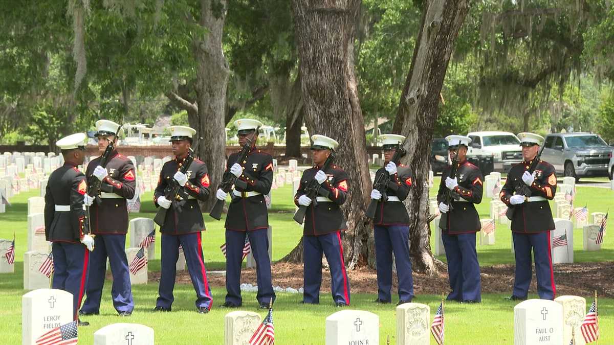 Veterans, families gather at Beaufort National Cemetery for Memorial Day tribute