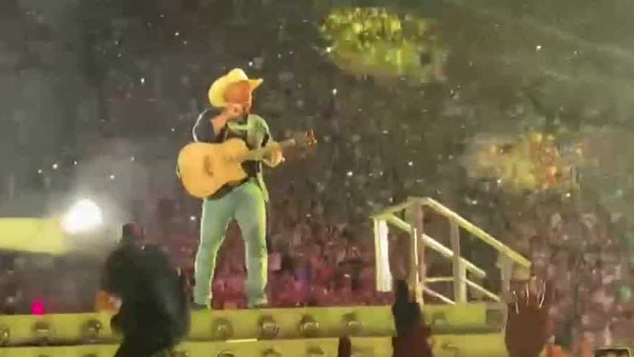 Garth Brooks Baton Rouge earthquake concert