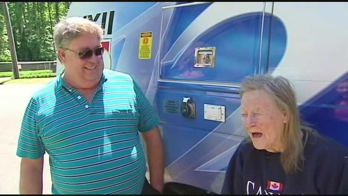 Reidsville, NC, newspaper carrier hailed as hero after fire
