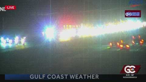 Vehicle crash blocks I-75 southbound lane in Collier County