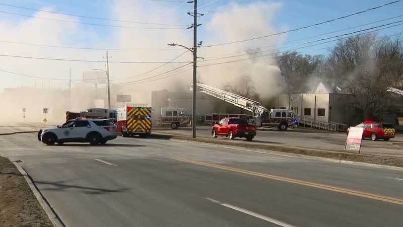 Des Moines crews on scene of fire at south-side warehouse