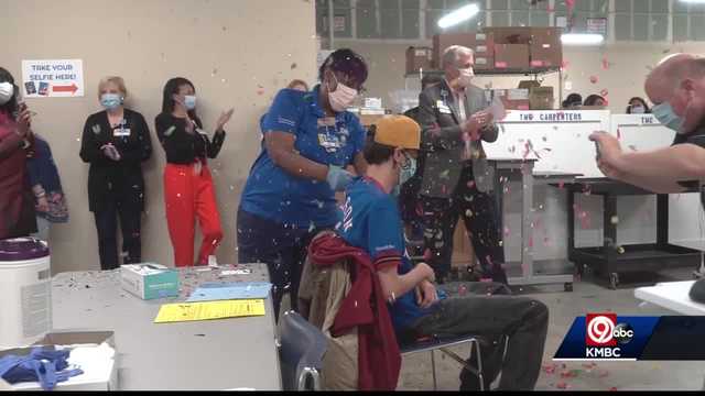 Kansas City hospital celebrates giving out 100,000 doses of COVID-19 vaccine - Vimarsana News