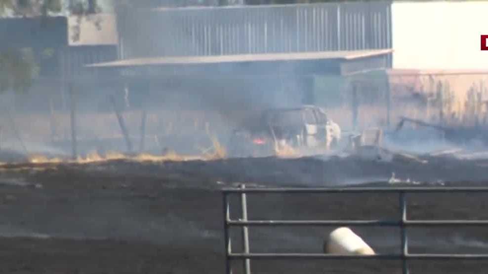 Grass fire threatens structures in Sacramento County, officials say