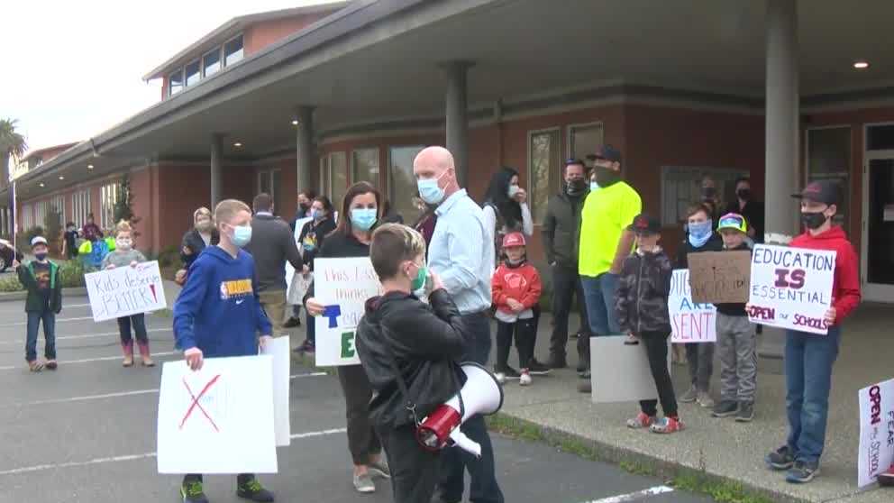 Woodland students, parents rally to reopen schools