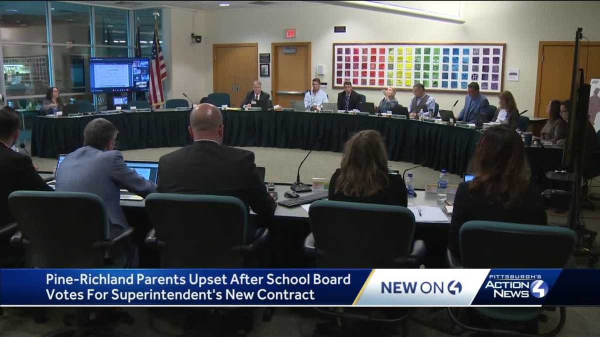 PineRichland School Board unanimously votes to renew superintendent's