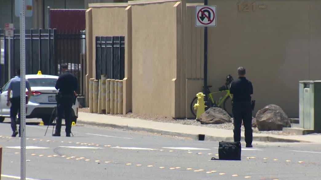 Roseville police investigate deadly crash involving car, bicyclist