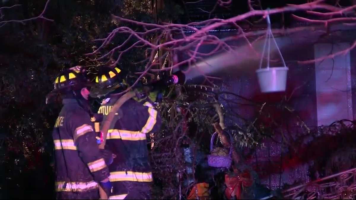1 dead in overnight house fire