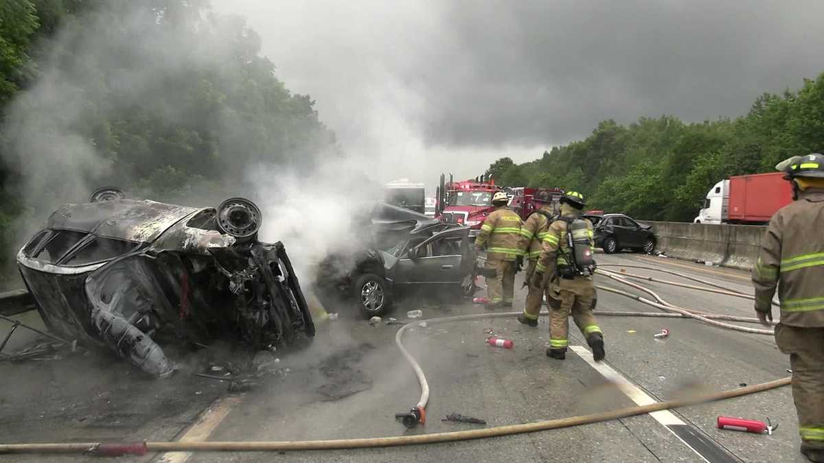 Man dies from injuries after fiery wreck in Anderson County, coroner says