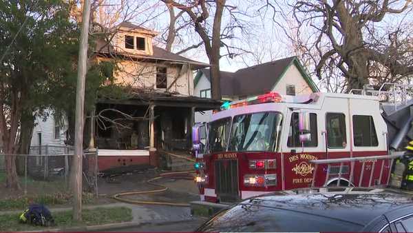 8 people escape group home fire in des moines