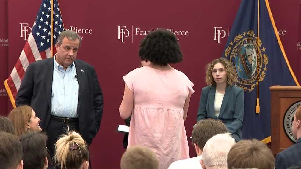Christie reaches out to NH college students on campus tour