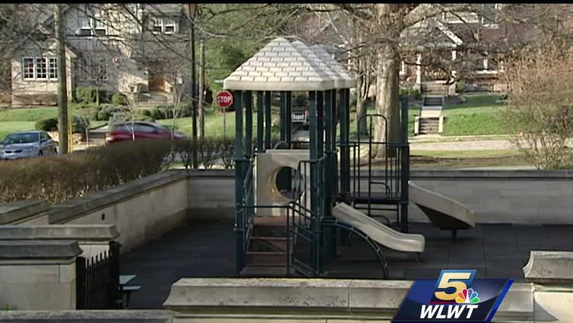 Hyde Park parents on high alert after police warn of child luring