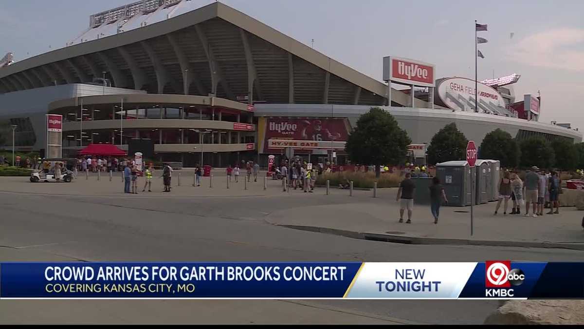 Garth Brooks Will Throw The First Pitch Tonight In Kansas City