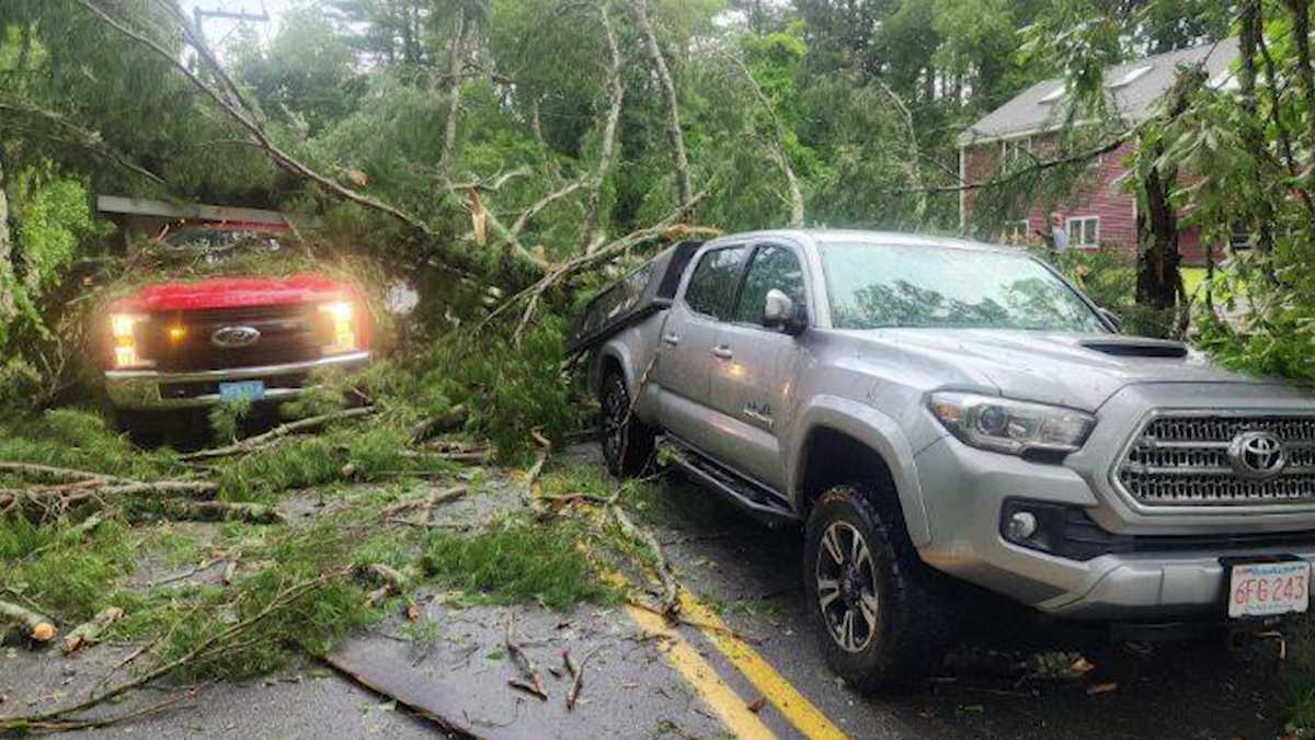 Tornado rips through two Mass. communities