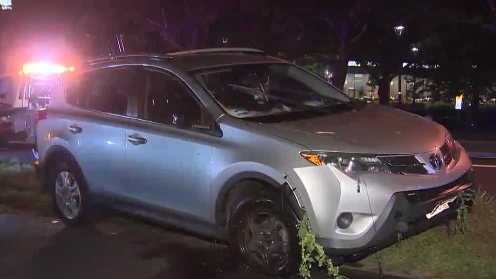 Crew team helps rescue driver after SUV plunges into Charles River