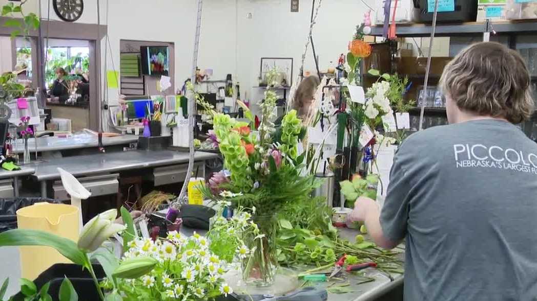 Mother’s Day boosts flower shop sales despite higher costs
