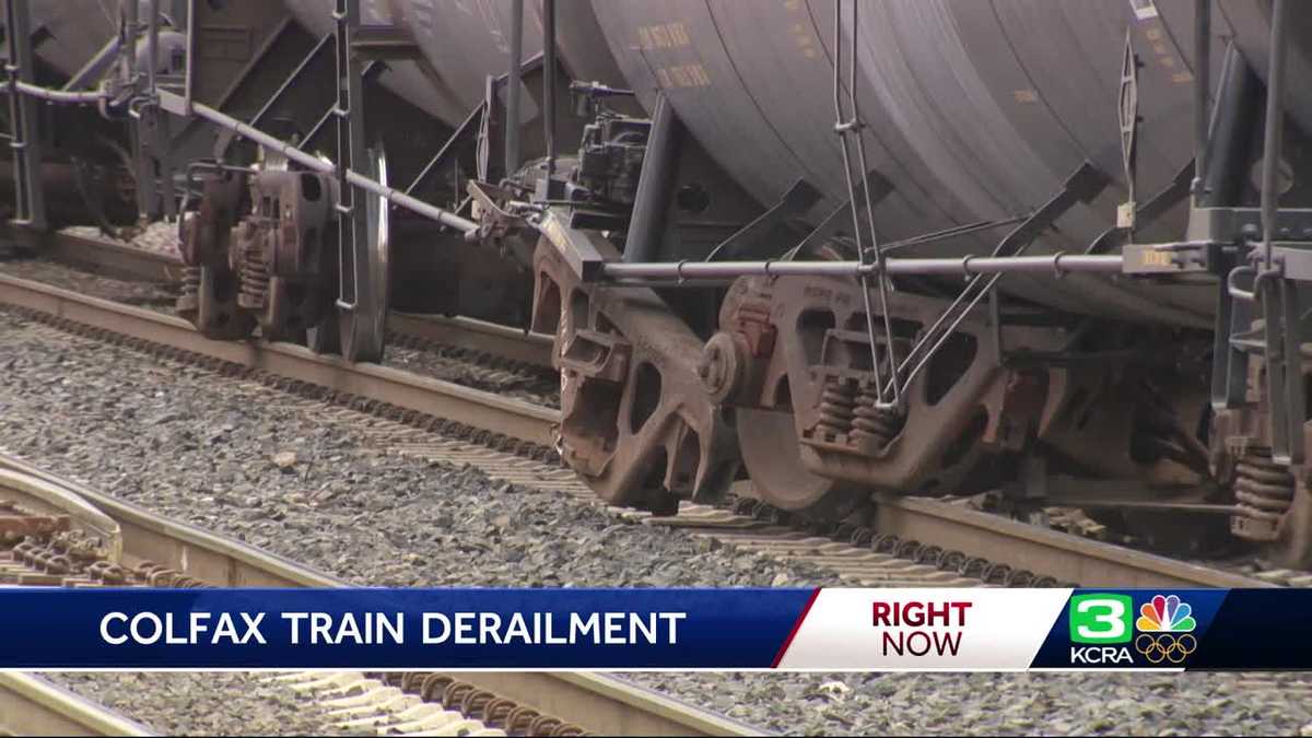 Freight train derails in Colfax