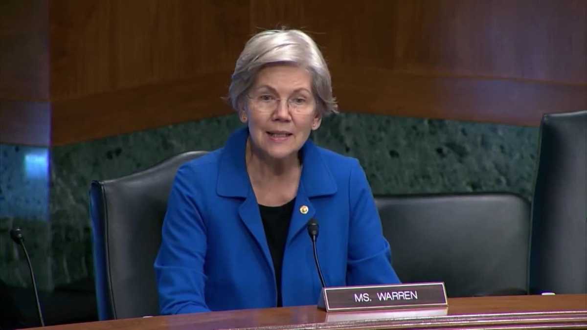 Warren calls on feds to independently investigate bank collapses