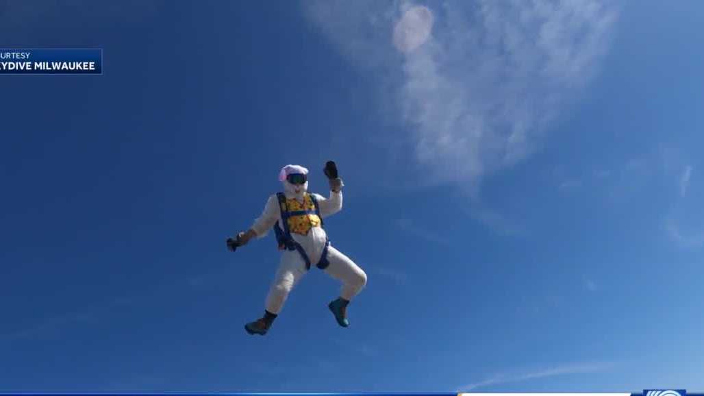 Milwaukee Easter Bunny skydives into egg hunt