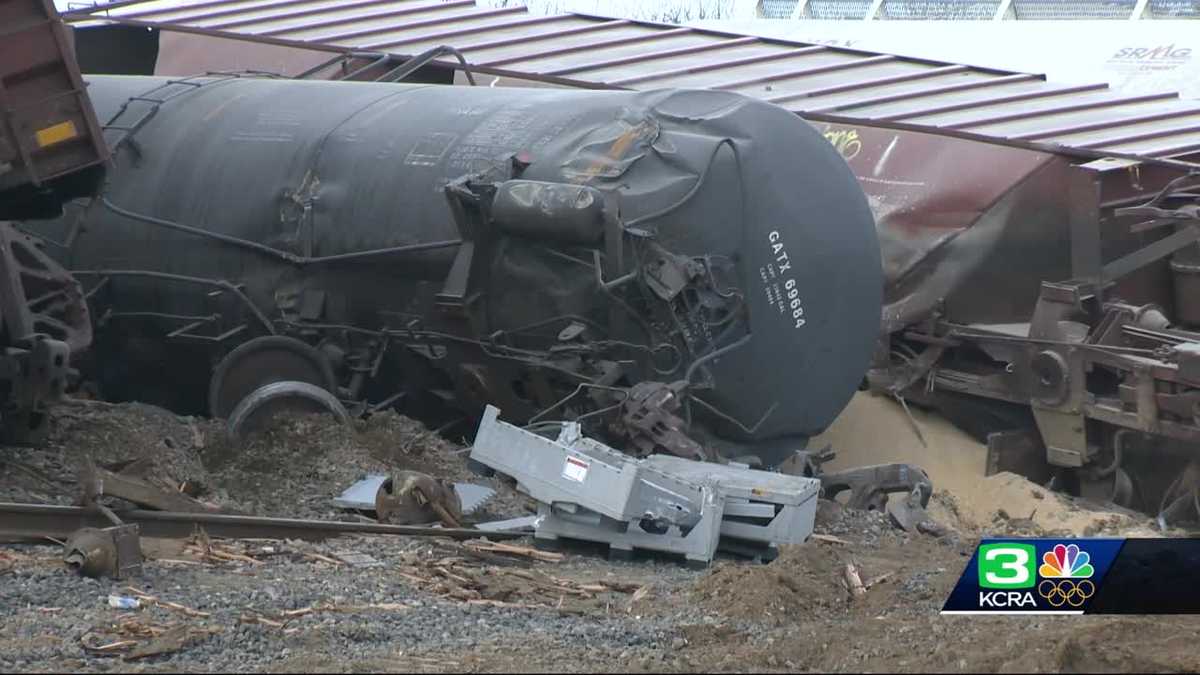 Cleanup continues in Hughson after train derails