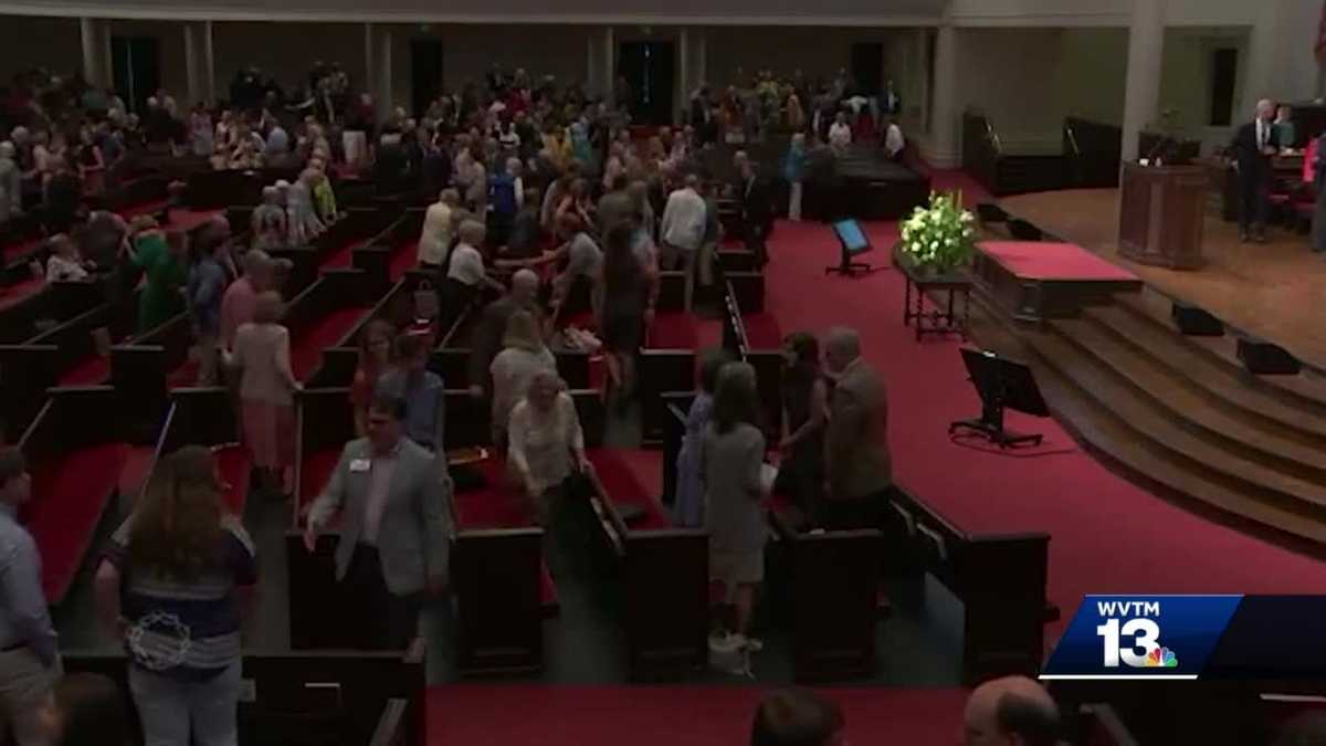 Briarwood Presbyterian mourns loss of beloved pastor in first services
