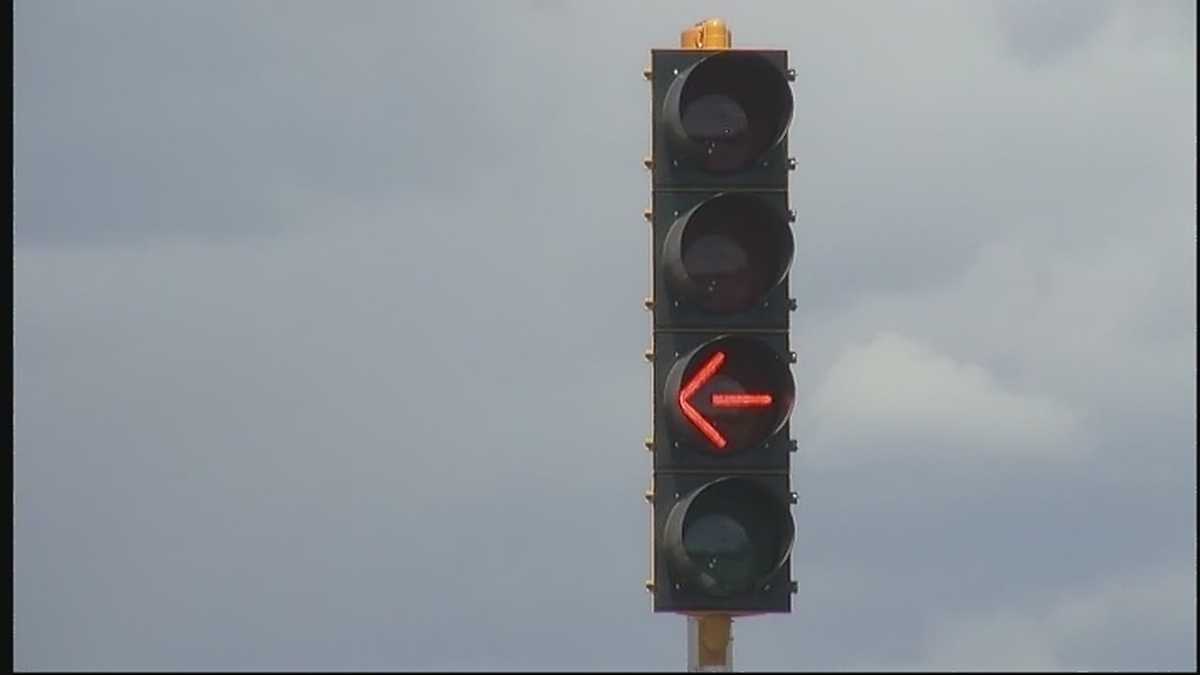 Flashing yellow lights at intersections