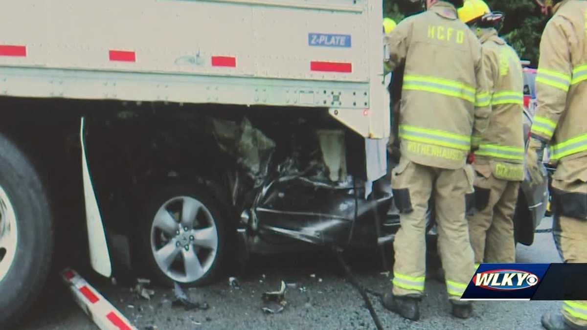 Teenager walks away with minor injuries after serious crash on I-71