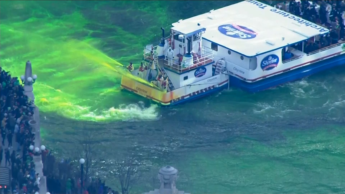 Chicago dyes river green to celebrate St. Patrick's Day