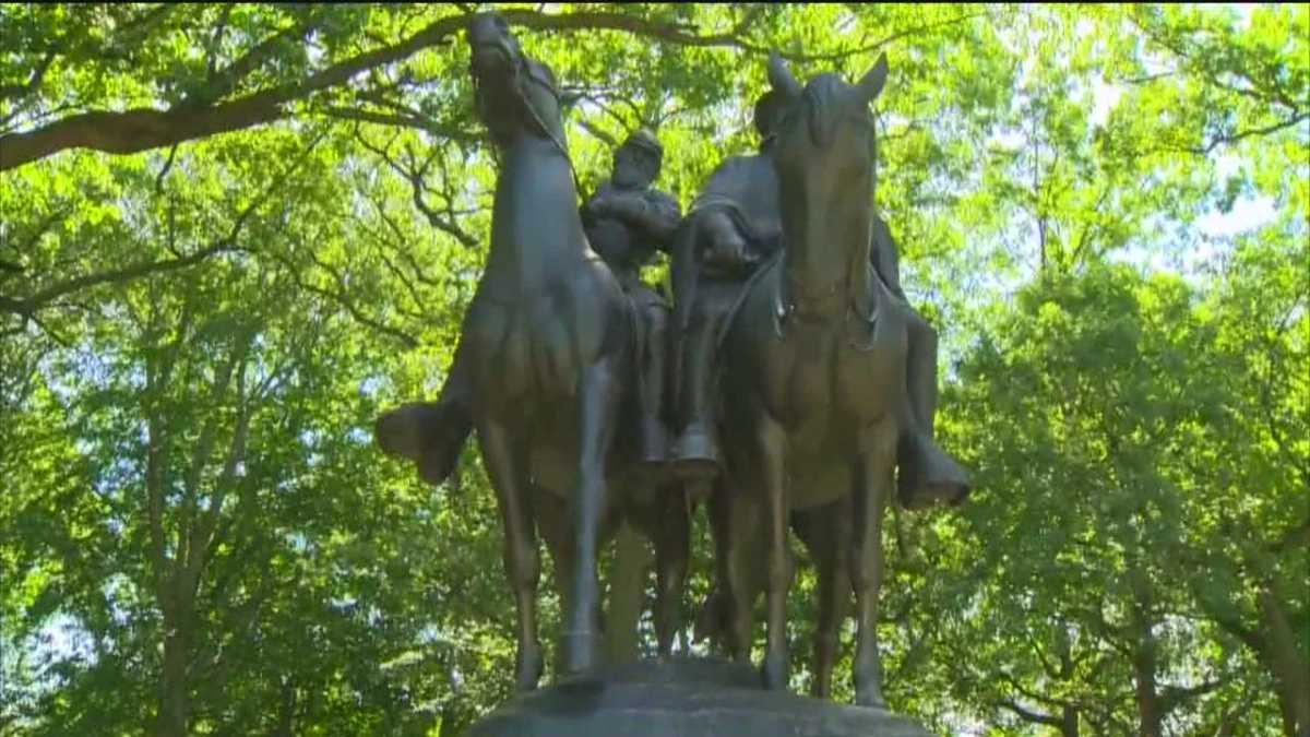 Debate continues over Confederate monuments