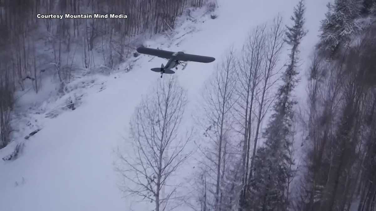 Alaska Pilot Delivers Thanksgiving Turkeys by Air