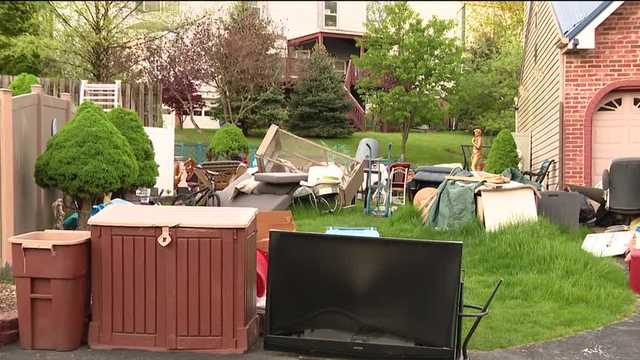 Plum residents battle piles of 'junk' on neighbors yard - Vimarsana News