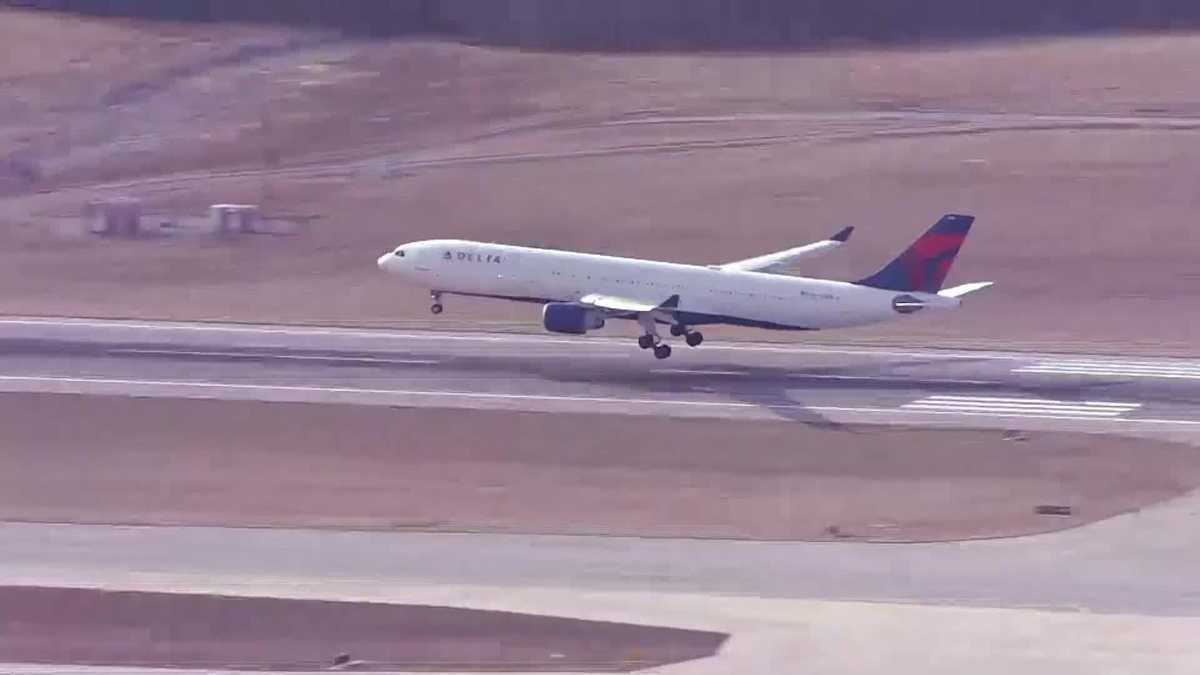 Buffalo Bills arrive in Kansas City for AFC Championship Game