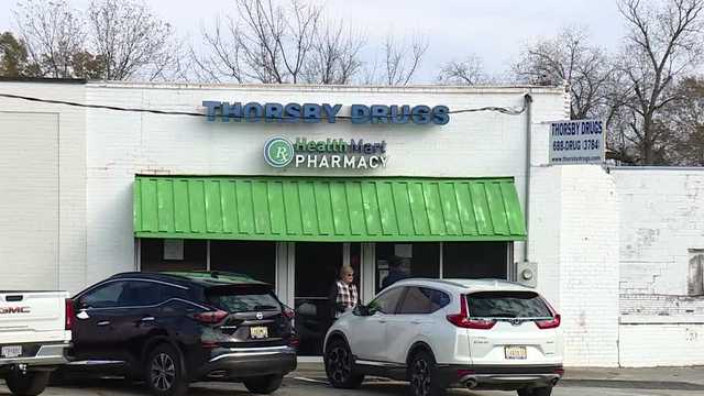 'I cannot stand a thief:' Thorsby pharmacy customers frustrated after four people break-in - Vimarsana News