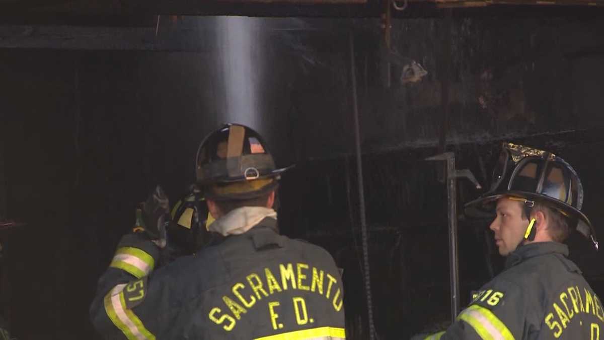 Mother, 2 kids escape Sacramento house fire