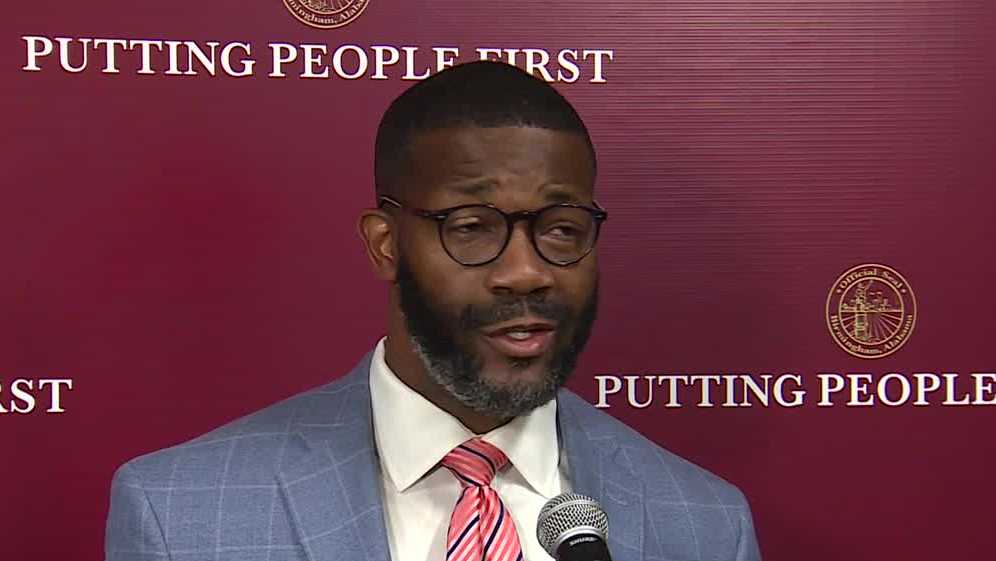 Birmingham's mayor shows budget amendments to improve streets