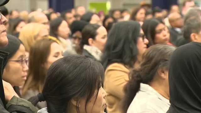Hundreds of people become new US citizens after Roseville ceremony - Vimarsana News